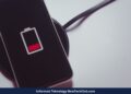 3 Risiko Membiarkan Charger Terpasang di Colokan Listrik